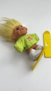 This is what inner child healing can look like!
💫I always encourage my clients to set aside time for inner child healing and to explore various methods of doing so. 
💫Adding childhood toys to your day can be so powerful and can also bring a playful fun energy to healing. 
#innerchildhealing #innerchildwork #innerchildtherapy #90smemories #irishtherapist